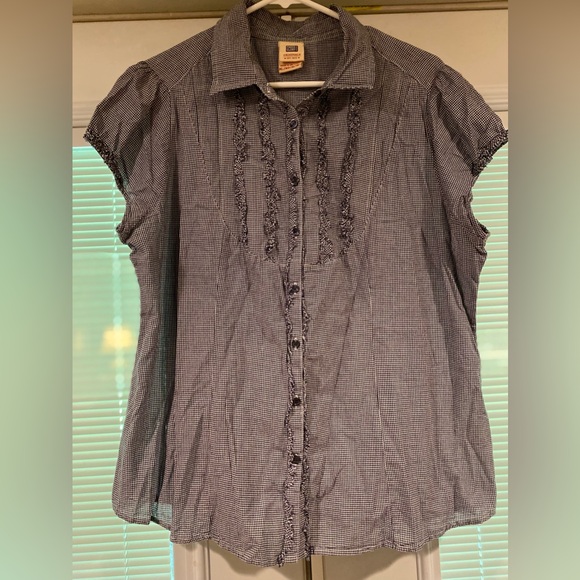 Faded Glory Tops - Euc Faded Glory ruffle button down top. SZ XL